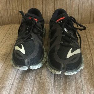 Brooks Pure Flow 2 Size 6.5 Women